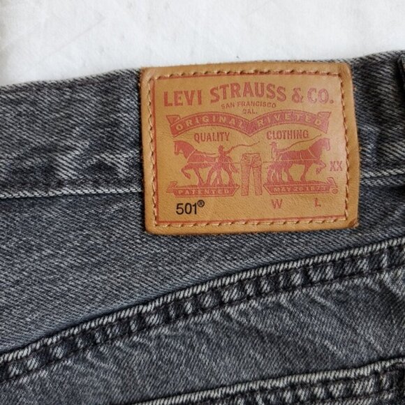 Levi's 501 Dark Wash Distressed Jeans Short Size 28 - Picture 7 of 8